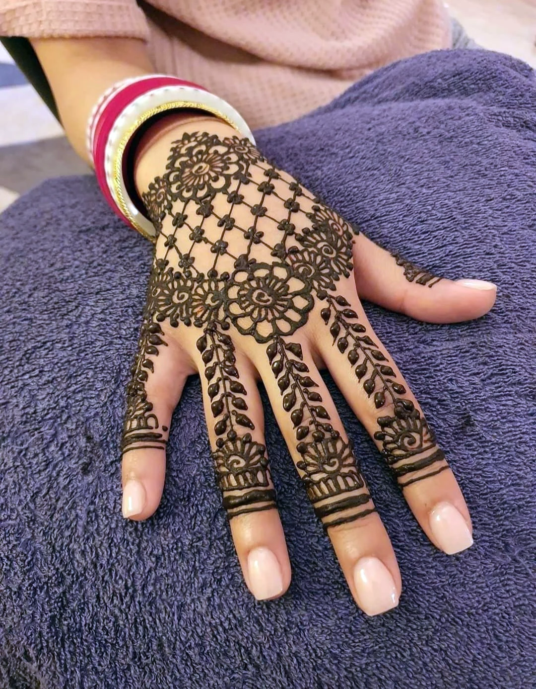 Party henna photo: Party 21